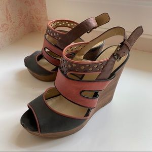 LEVITY wedges